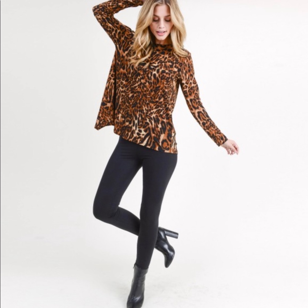 Women's Long Sleeve Leopard Print Surplice Shirt. - Picture 1 of 1